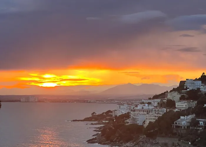 Castell Blau Apartamento *