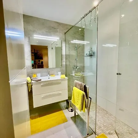 Castell Blau Apartment *