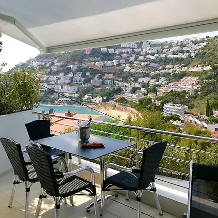 Castell Blau Apartment